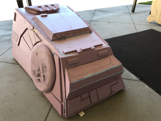 El AT-AT bajo construcción. Imagen: StarWars.com